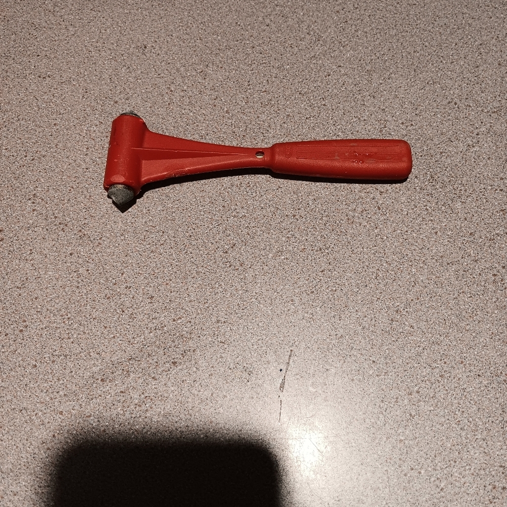 Glass break tool for vehicle